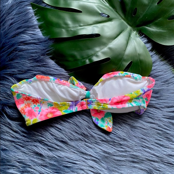 *sold*  Victoria’s Secret Bikini Top - Picture 7 of 9